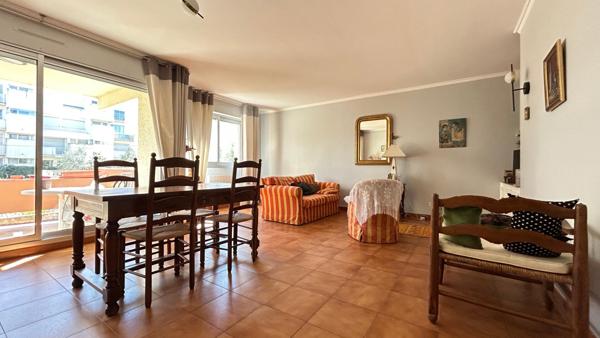 Spacieux T4 traversant très calme avec terrasse sud et garage en sous-sol