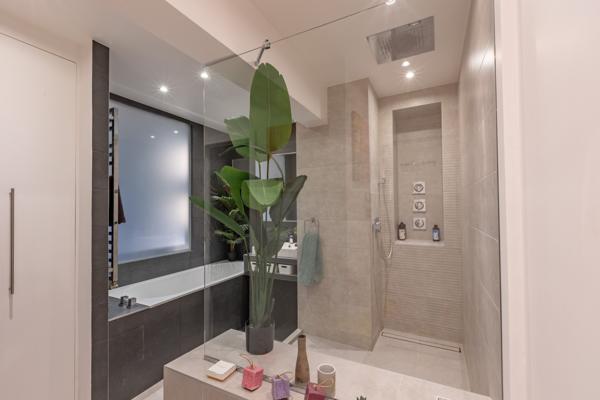 Ville-d'Avray (92410) Appartement atypique dans une copropriété de standing. Effet Maison !