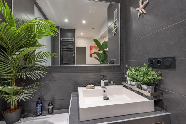 Ville-d'Avray (92410) Appartement atypique dans une copropriété de standing. Effet Maison !