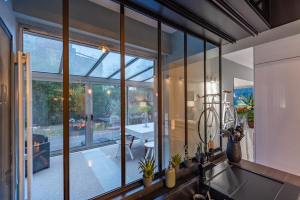 Ville-d'Avray (92410) Appartement atypique dans une copropriété de standing. Effet Maison !