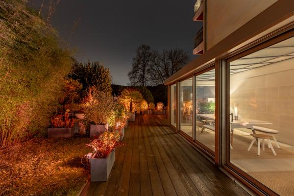 Ville-d'Avray (92410) Appartement atypique dans une copropriété de standing. Effet Maison !