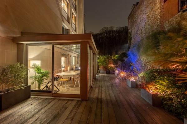 Ville-d'Avray (92410) Appartement atypique dans une copropriété de standing. Effet Maison !