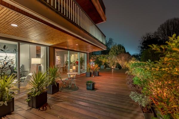 Ville-d'Avray (92410) Appartement atypique dans une copropriété de standing. Effet Maison !