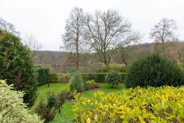 Ville-d'Avray (92410) Appartement atypique dans une copropriété de standing. Effet Maison !