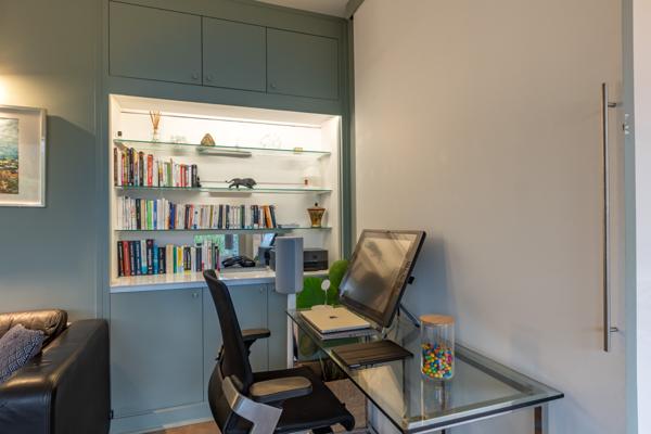 Ville-d'Avray (92410) Appartement atypique dans une copropriété de standing. Effet Maison !