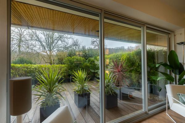 Ville-d'Avray (92410) Appartement atypique dans une copropriété de standing. Effet Maison !