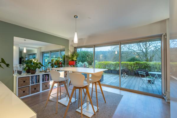 Ville-d'Avray (92410) Appartement atypique dans une copropriété de standing. Effet Maison !