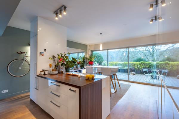 Ville-d'Avray (92410) Appartement atypique dans une copropriété de standing. Effet Maison !