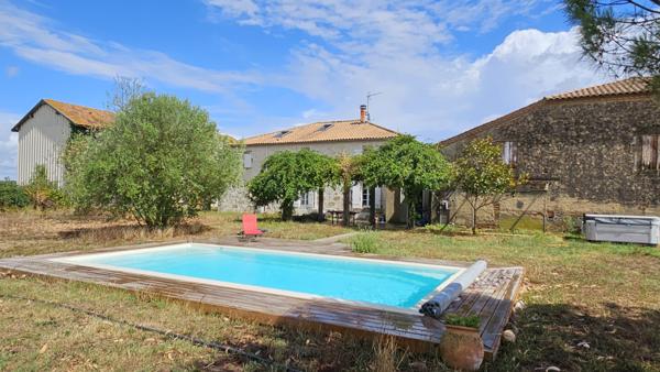 Gontaud-de-Nogaret (47400) Magnifaique demeure 6 chambres, piscine, spa, Grange et puits