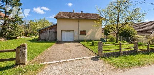 À Valdahon, découvrez cette maison offrant de l'espace pour toute la famille et le plaisir d'un...