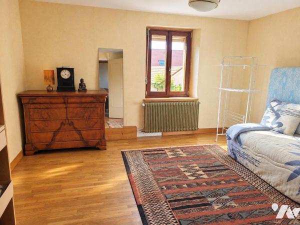 À Valdahon, découvrez cette maison offrant de l'espace pour toute la famille et le plaisir d'un...