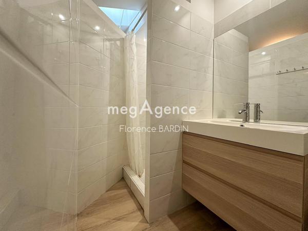 Immeuble à Cholet, 49300 - 101m²