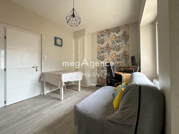 Immeuble à Cholet, 49300 - 101m²