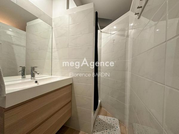 Immeuble à Cholet, 49300 - 101m²