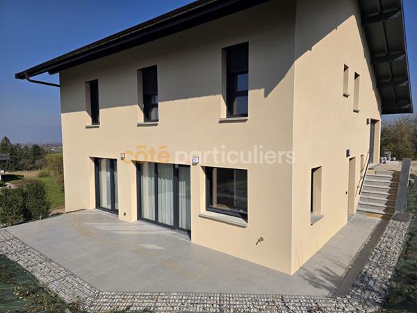 Location
                Villa143 m² - 5 Pièces -
                    ST CERGUES (74140)