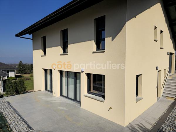 Location
                Villa143 m² - 5 Pièces -
                    ST CERGUES (74140)