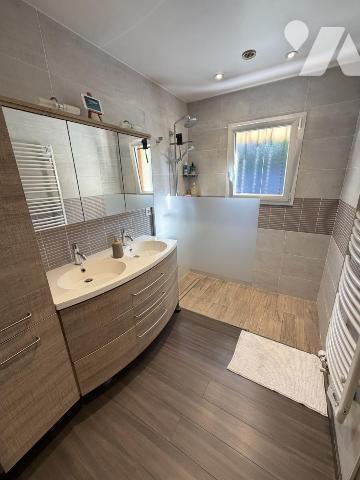 Maison sur sous-sol quartier REPUBLIQUE