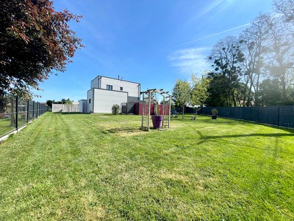 Monnaie - Maison 3 chambres 121 m2 -