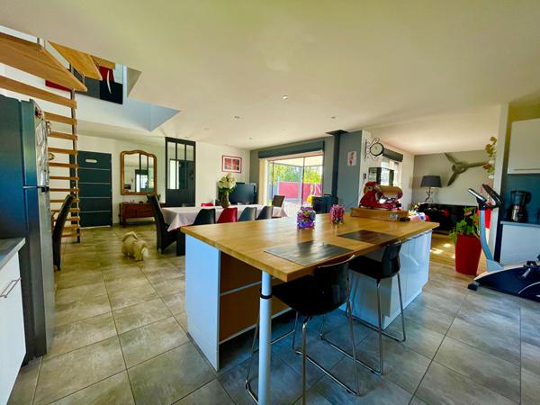 Monnaie - Maison 3 chambres 121 m2 -