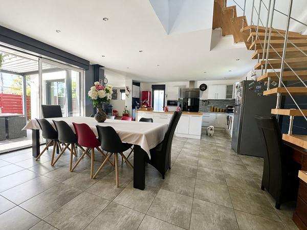 Monnaie - Maison 3 chambres 121 m2 -