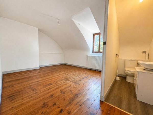 Maison de ville vivable de plain pied, 5 chambres !