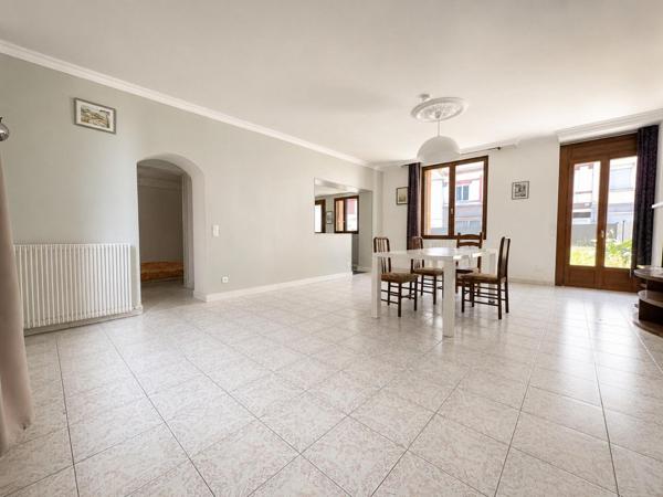 Maison de ville vivable de plain pied, 5 chambres !