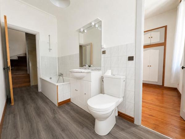 Maison de ville vivable de plain pied, 5 chambres !