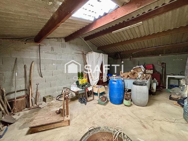 Ensemble de garages avec terrain constructible