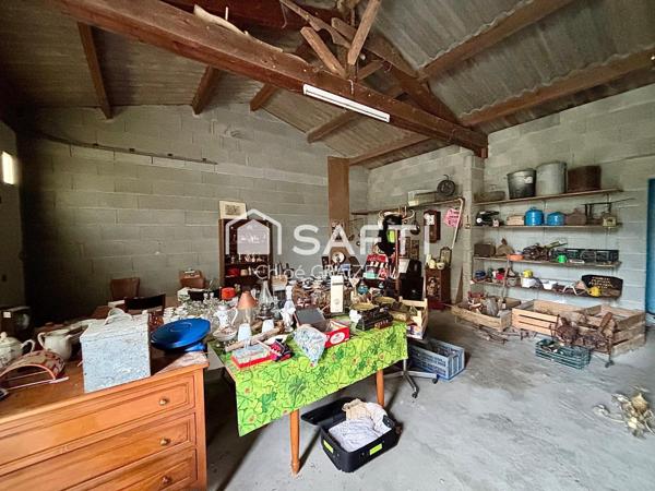 Ensemble de garages avec terrain constructible