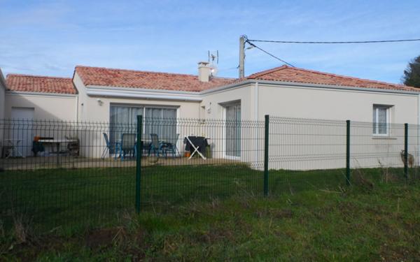 Maison à louer    4 pièces •  Étaules