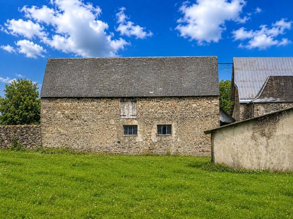 Grande propriété familiale, gîte et 4 granges