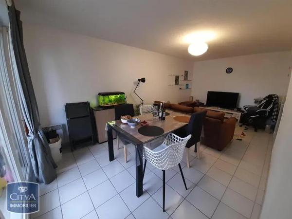 Appartement à louer 2 pièces 48.32m² Laval (53000)