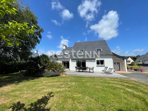 MEUCON Maison familiale de 151 m², 4 chambres 7 pièces, jardin arboré de 1057 m², terrasse et double garage