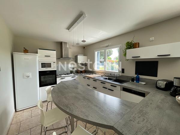 MEUCON Maison familiale de 151 m², 4 chambres 7 pièces, jardin arboré de 1057 m², terrasse et double garage