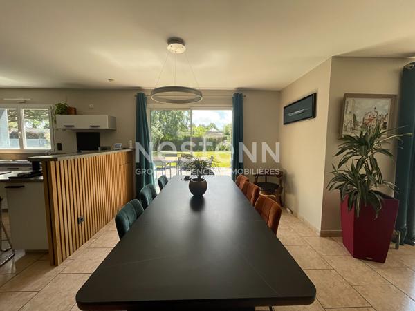 MEUCON Maison familiale de 151 m², 4 chambres 7 pièces, jardin arboré de 1057 m², terrasse et double garage