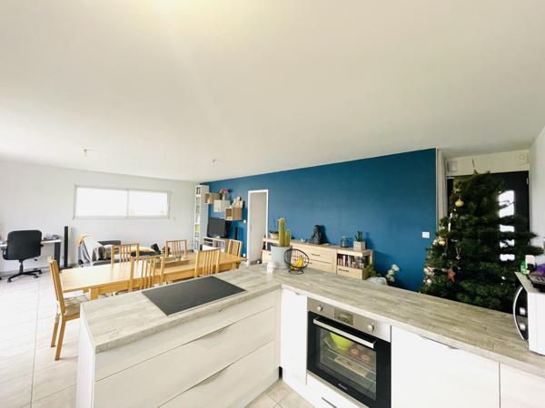 Maison de plain pied récente avec 3 chambres, jardin et garage