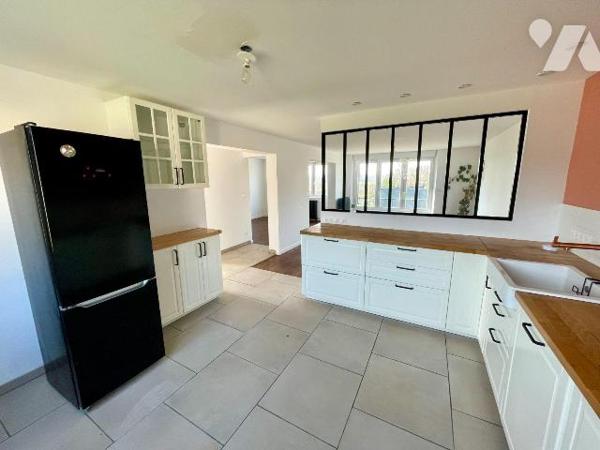 MAISON RENOVEE AVEC JARDIN.
A VENDRE A RETHEL, proche gare (à 1h15 de Paris gare de l'Est et 3...
