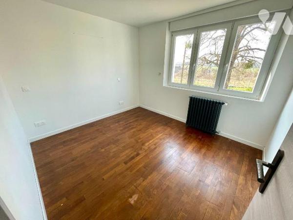 MAISON RENOVEE AVEC JARDIN.
A VENDRE A RETHEL, proche gare (à 1h15 de Paris gare de l'Est et 3...