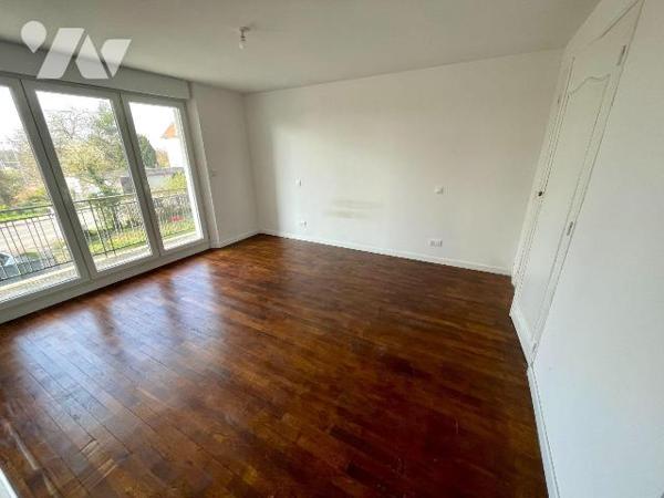 MAISON RENOVEE AVEC JARDIN.
A VENDRE A RETHEL, proche gare (à 1h15 de Paris gare de l'Est et 3...