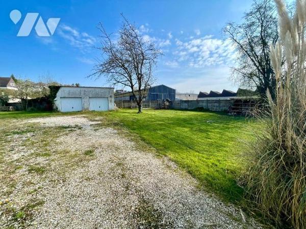 MAISON RENOVEE AVEC JARDIN.
A VENDRE A RETHEL, proche gare (à 1h15 de Paris gare de l'Est et 3...