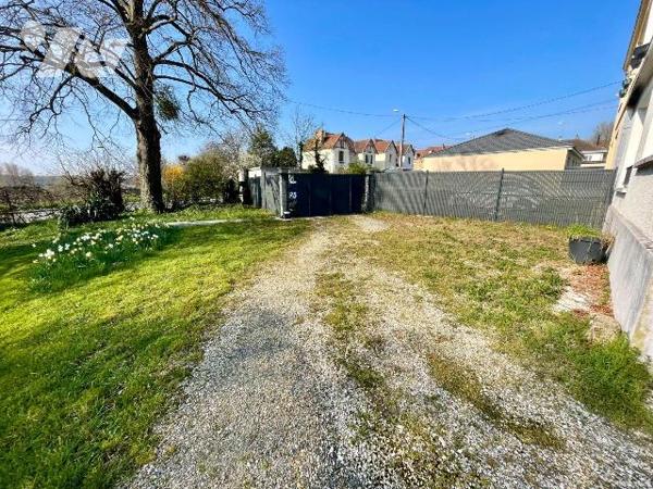 MAISON RENOVEE AVEC JARDIN.
A VENDRE A RETHEL, proche gare (à 1h15 de Paris gare de l'Est et 3...