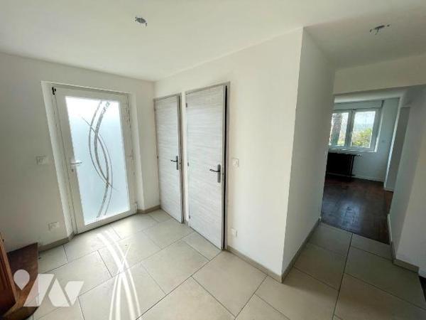 MAISON RENOVEE AVEC JARDIN.
A VENDRE A RETHEL, proche gare (à 1h15 de Paris gare de l'Est et 3...
