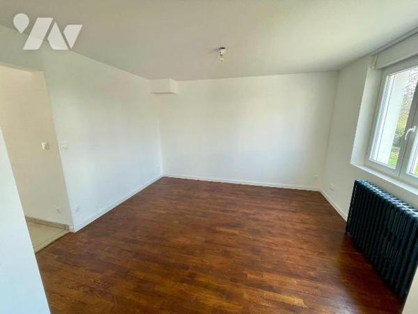 MAISON RENOVEE AVEC JARDIN.
A VENDRE A RETHEL, proche gare (à 1h15 de Paris gare de l'Est et 3...