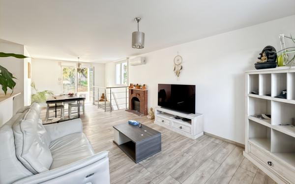 Maison à vendre    5 pièces • 130 m2 Notre-Dame-de-Sanilhac