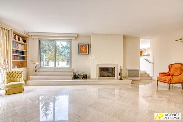 Versailles Glatigny Appartement 6 pièces 174 m² 1er et dernier étage avec ascenseur, terrasses de 91m² et 3 places de parking en sous-sol 1 395 000 € **  - Référence  28216
