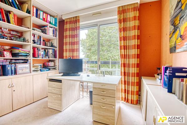 Versailles Glatigny Appartement 6 pièces 174 m² 1er et dernier étage avec ascenseur, terrasses de 91m² et 3 places de parking en sous-sol 1 395 000 € **  - Référence  28216