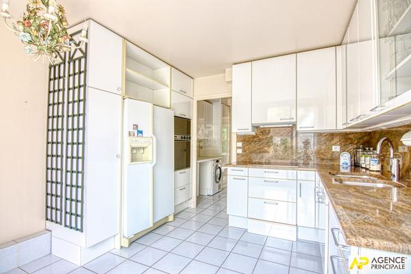 Versailles Glatigny Appartement 6 pièces 174 m² 1er et dernier étage avec ascenseur, terrasses de 91m² et 3 places de parking en sous-sol 1 395 000 € **  - Référence  28216
