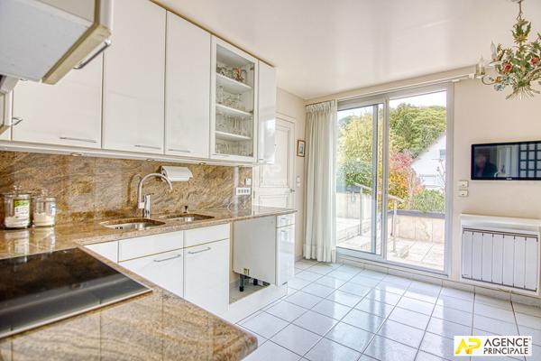 Versailles Glatigny Appartement 6 pièces 174 m² 1er et dernier étage avec ascenseur, terrasses de 91m² et 3 places de parking en sous-sol 1 395 000 € **  - Référence  28216