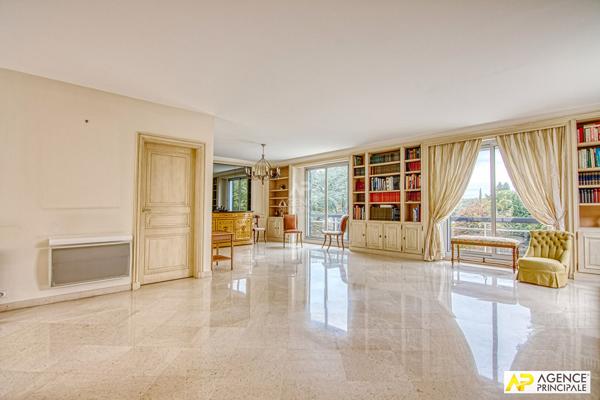 Versailles Glatigny Appartement 6 pièces 174 m² 1er et dernier étage avec ascenseur, terrasses de 91m² et 3 places de parking en sous-sol 1 395 000 € **  - Référence  28216