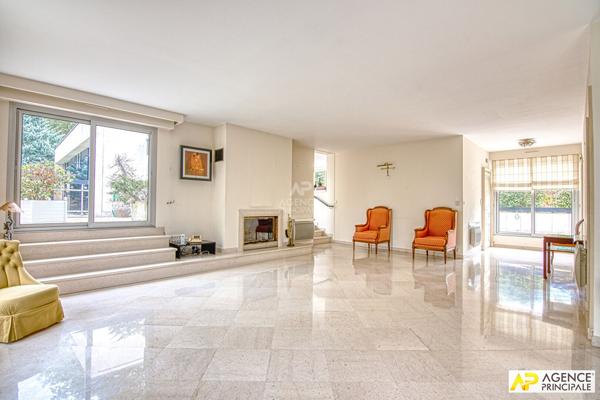 Versailles Glatigny Appartement 6 pièces 174 m² 1er et dernier étage avec ascenseur, terrasses de 91m² et 3 places de parking en sous-sol 1 395 000 € **  - Référence  28216